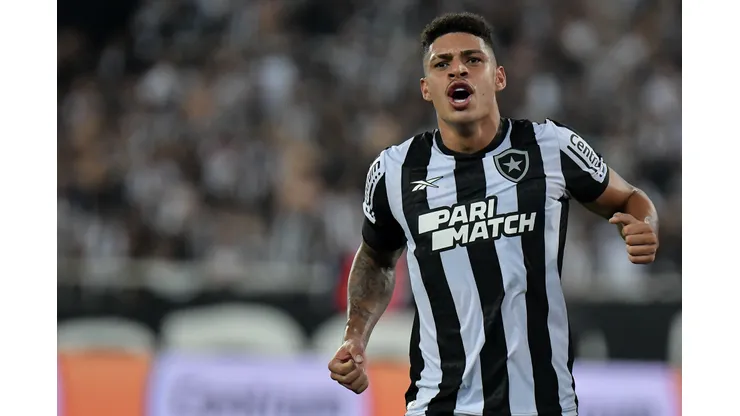 Luis Henrique jogador do Botafogo comemora seu gol durante partida contra o Internacional no estadio Engenhao pelo campeonato Brasileiro A 2023. Thiago Ribeiro/AGIF