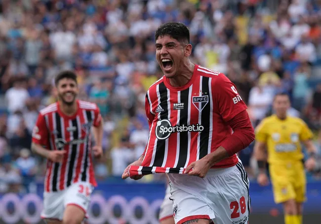 Alan Franco ficará no São Paulo. Foto: Rubens Chiri / saopaulofc.net