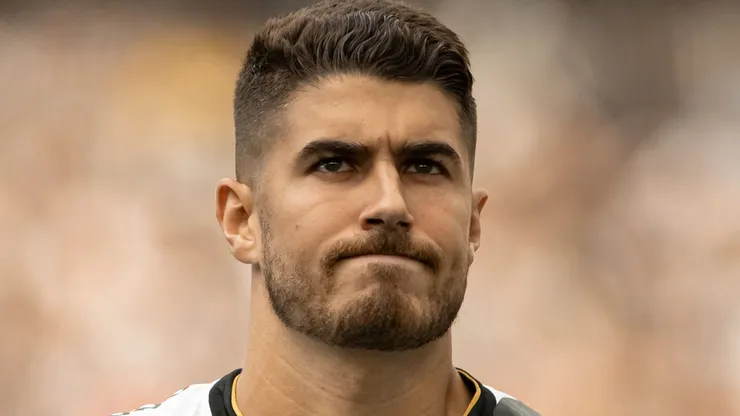 Pedro Raul jogador do Vasco durante partida contra o Botafogo no estádio Engenhão pelo campeonato Brasileiro A 2023. Foto: Jorge Rodrigues/AGIF