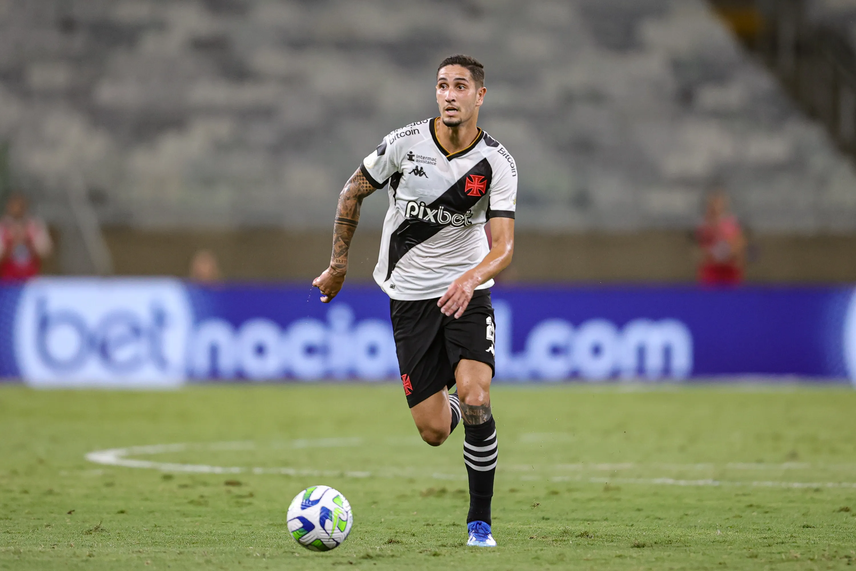 Praxedes, volante do Vasco . Foto: Gilson Lobo/AGIF
