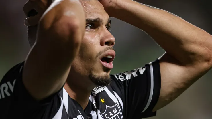Paulinho jogador do Atlético-MG lamenta chance perdida durante partida contra o América-MG no estádio Independência pelo campeonato Mineiro 2023. Foto: Gilson Junio/AGIF
