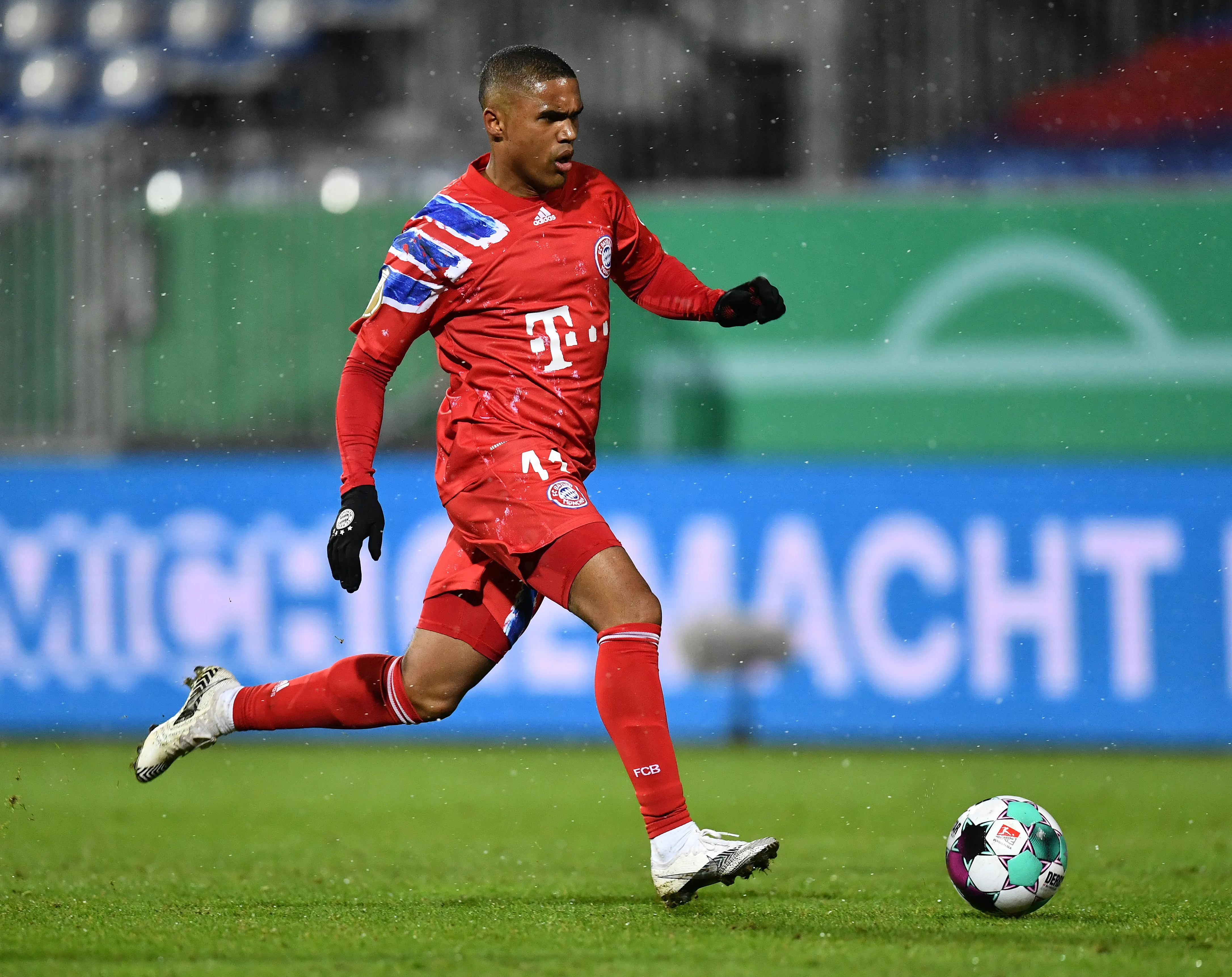 Douglas Costa em sua passagem pelo Bayern Munique. Foto: Stuart Franklin/Getty Images