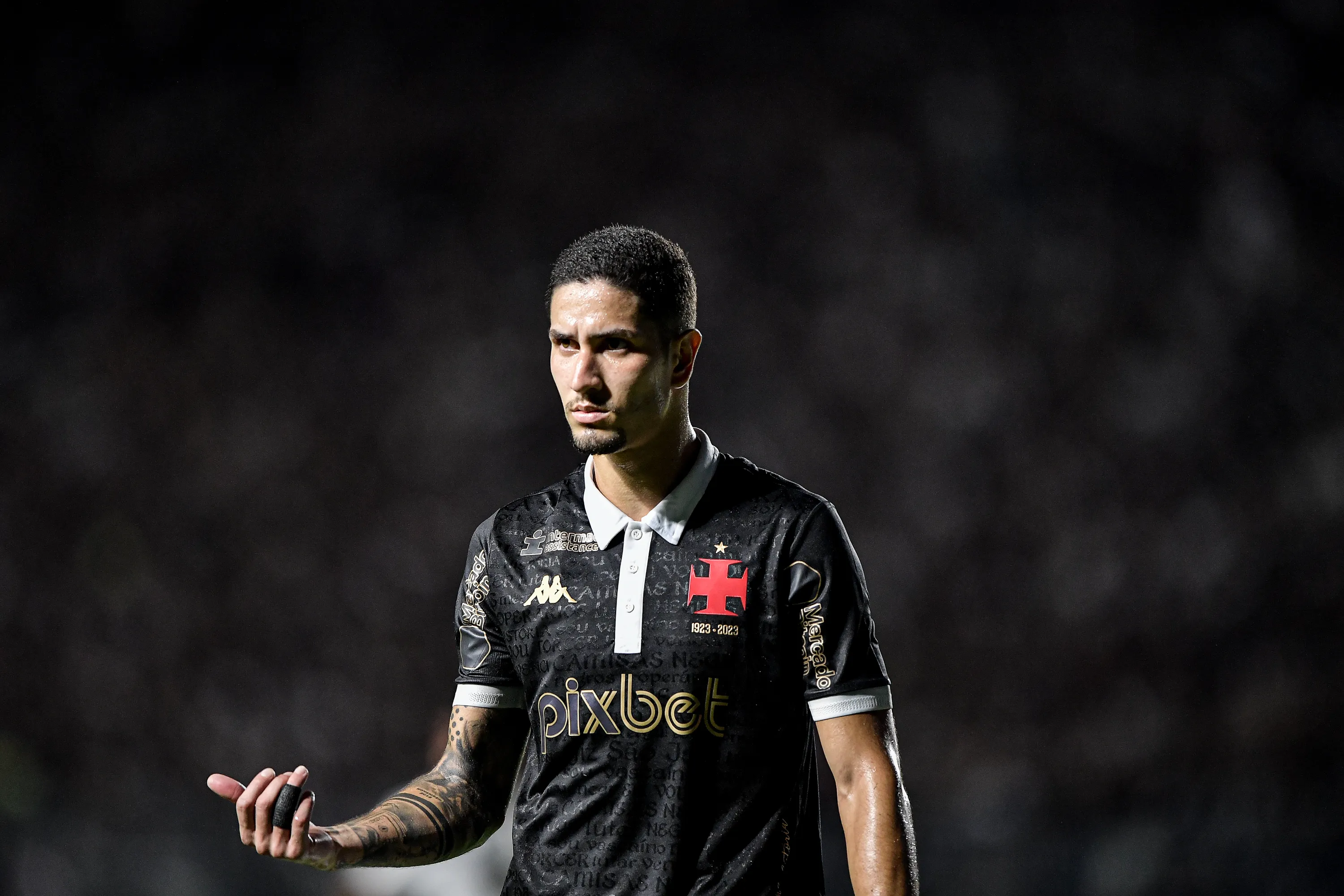 Praxedes jogador do Vasco durante partida contra o Botafogo no estadio Sao Januario pelo campeonato Brasileiro A 2023. Thiago Ribeiro/AGIF
