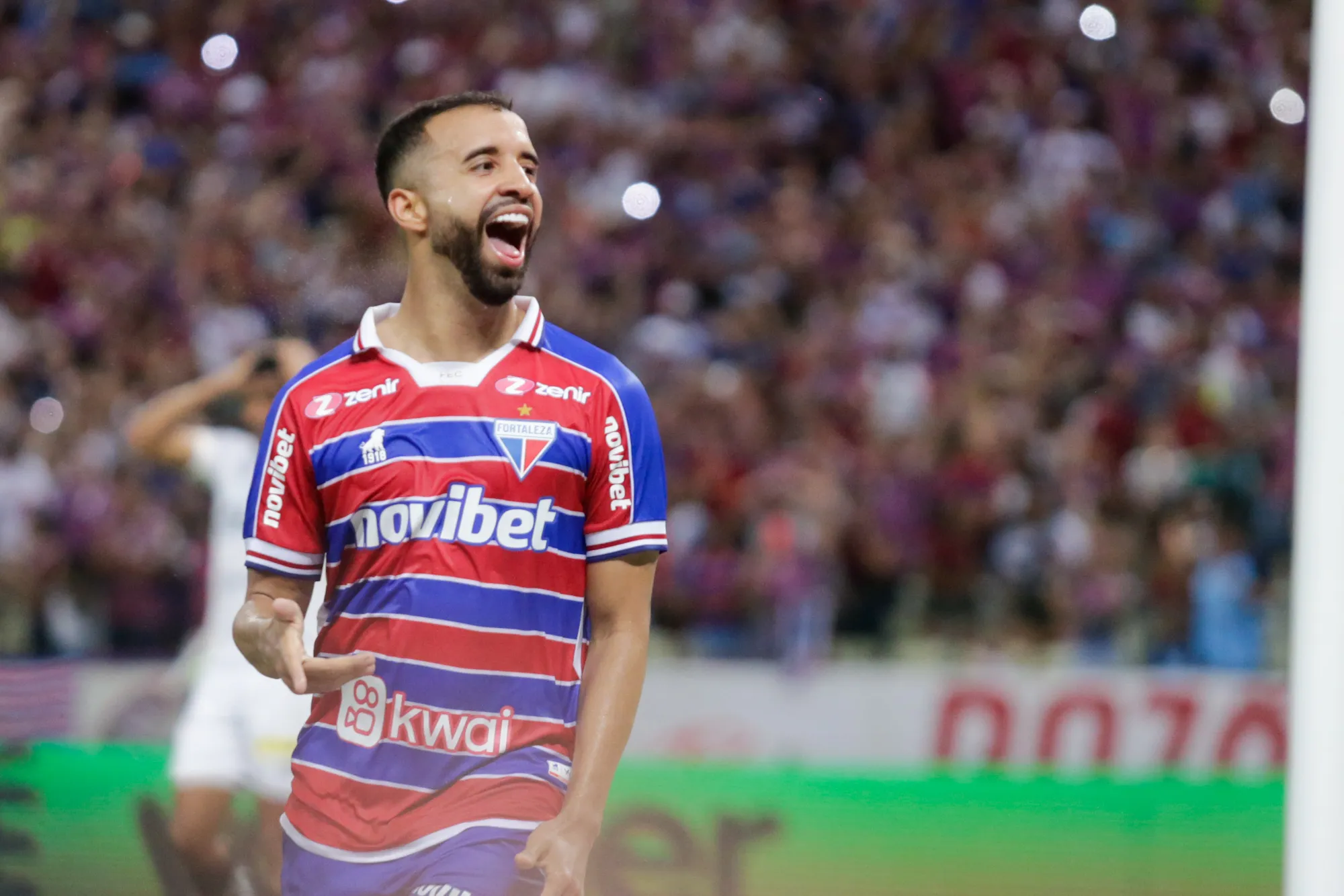 Caio Alexandre jogador do Fortaleza comemora seu gol durante partida contra o Santos no estadio Arena Castelao pelo campeonato Brasileiro A 2023. Lucas Emanuel/AGIF
