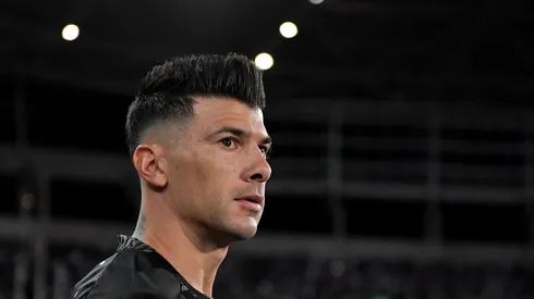 Victor Cuesta jogador do Botafogo durante partida contra o Bragantino no estadio Engenhao pelo campeonato Brasileiro A 2023. Foto: Thiago Ribeiro/AGIF