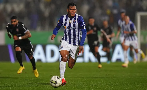 (Photo by Gualter Fatia/Getty Images) – Gabriel Veron no Porto