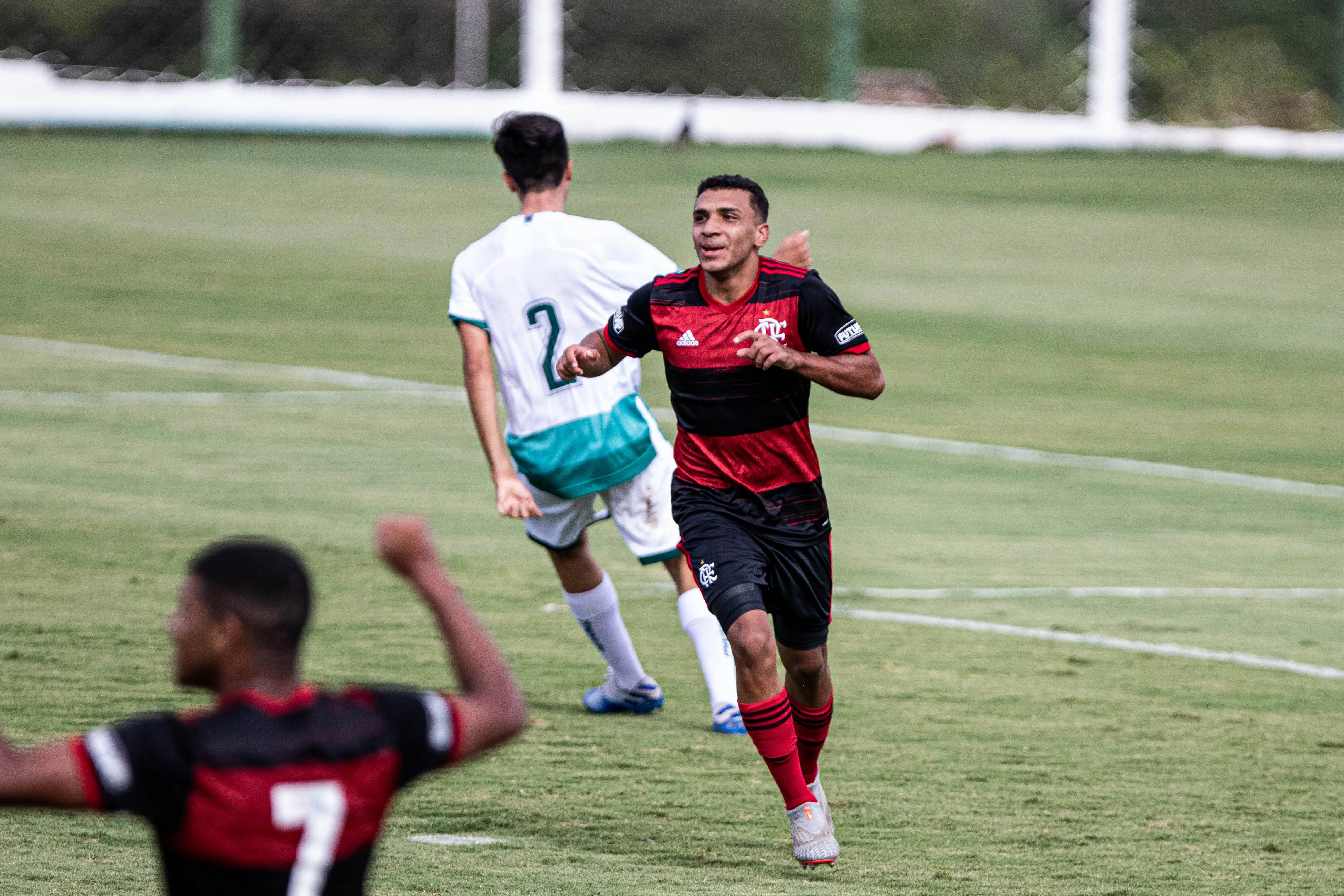 Petterson durante duelo do sub-17 do Flamengo em 2020. Foto: Heber Gomes/AGIF