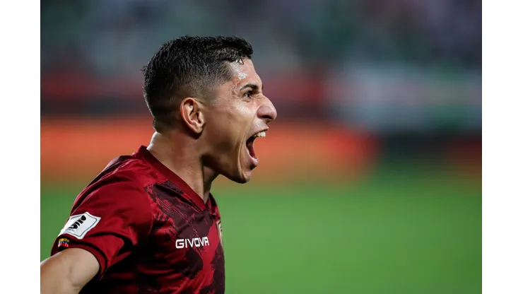 Savarino durante confronto contra o Peru nas Eliminatórias da Copa do Mundo.