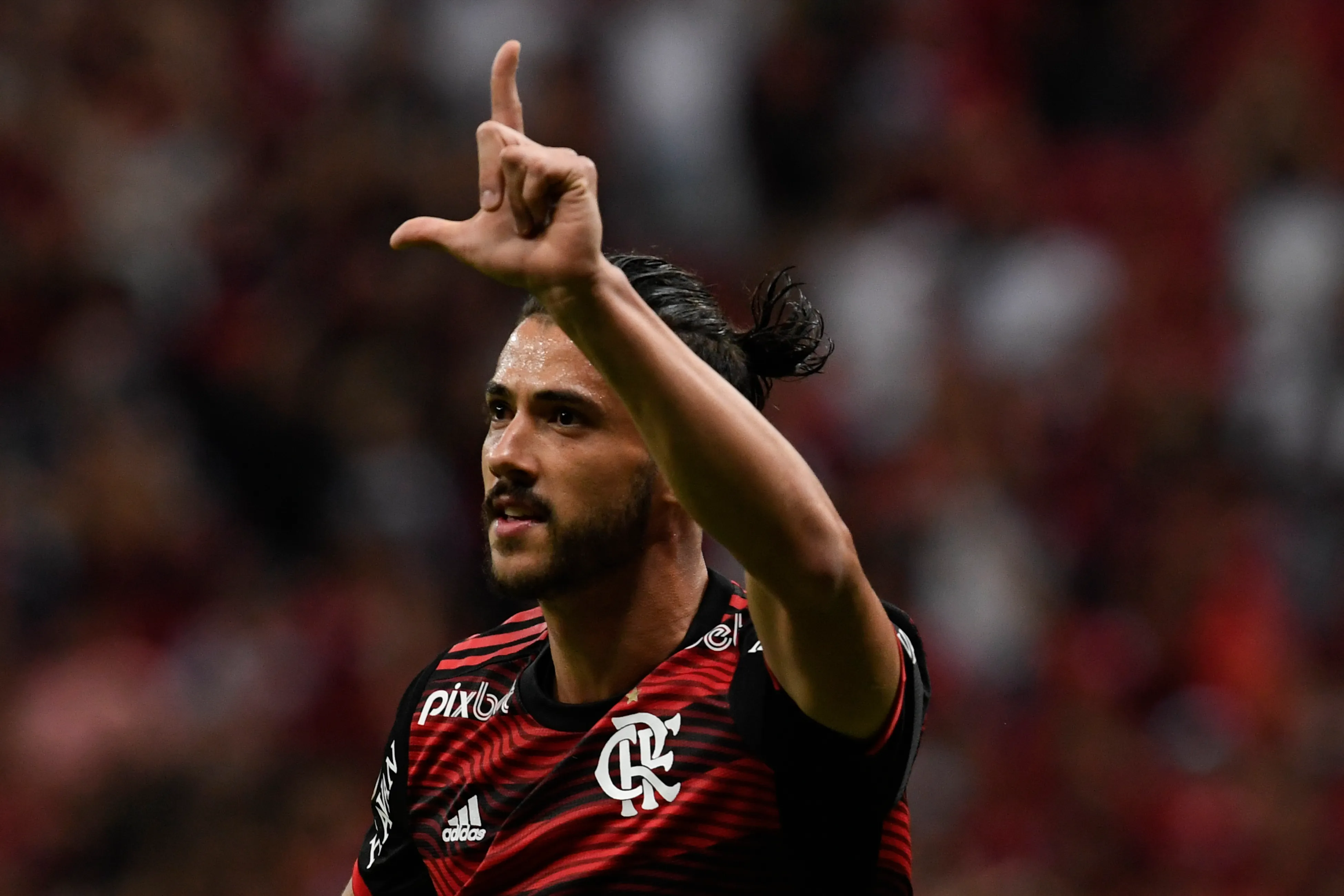 Gustavo Henrique jogador do Flamengo comemora seu gol durante partida contra o Coritiba no estadio Mane Garrincha pelo campeonato Brasileiro A 2022. Mateus Bonomi/AGIF
