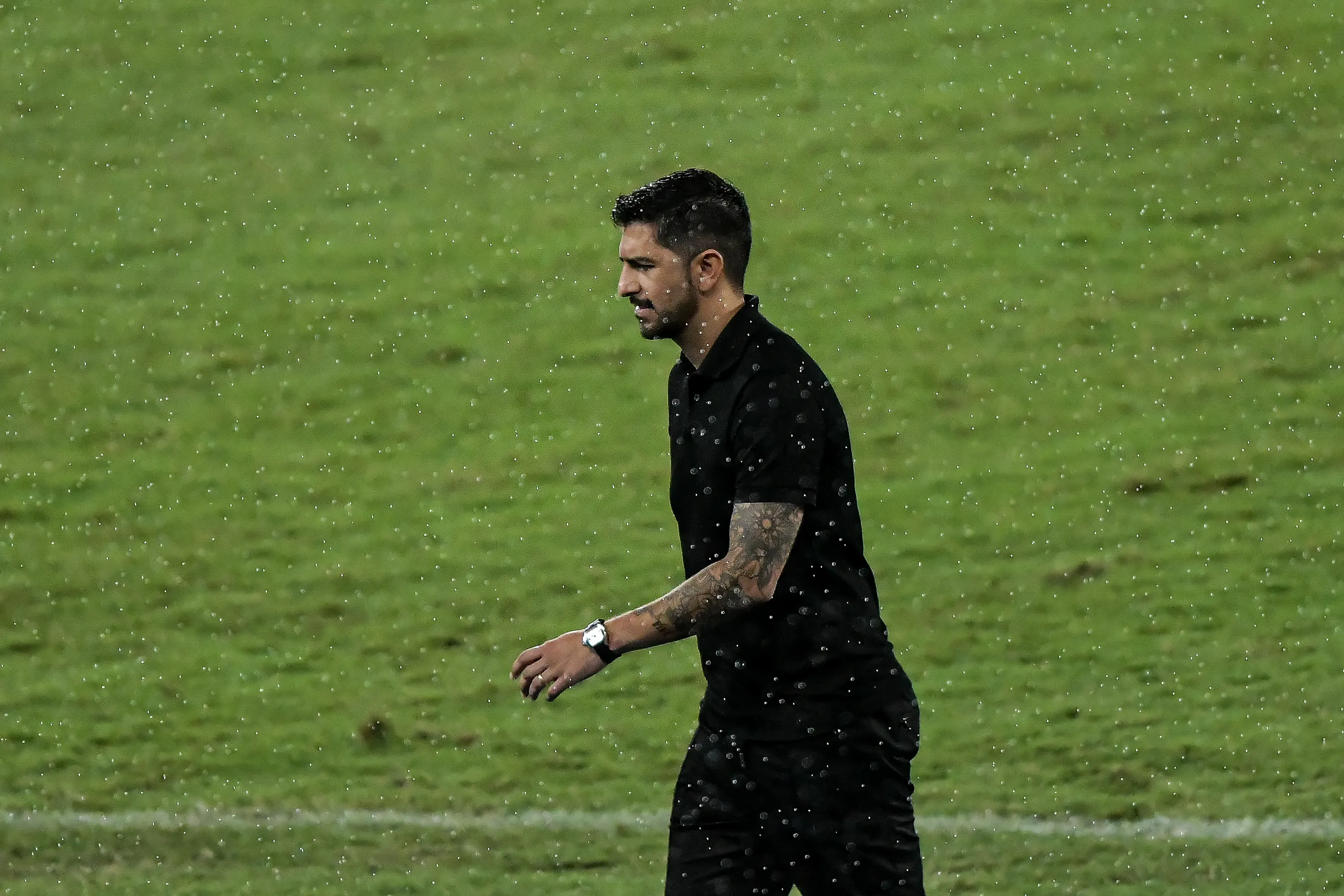 Foto: Thiago Ribeiro/AGIF – Emiliano Díaz durante uma partida.
