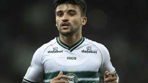 Foto: Jorge Rodrigues/AGIF – Victor Luís é oferecido ao Vasco.