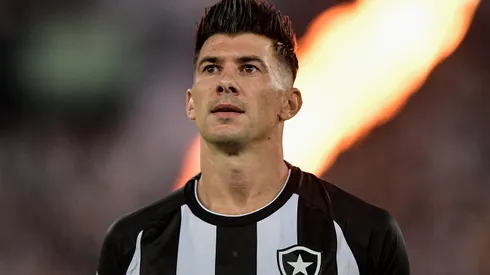 Victor Cuesta jogador do Botafogo durante partida contra o Fortaleza no estadio Engenhao pelo campeonato BRASILEIRO A 2023. Foto: Thiago Ribeiro/AGIF
