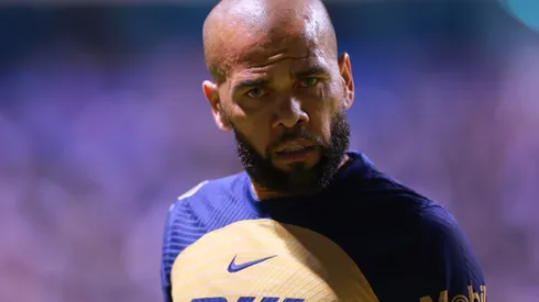 Daniel Alves segue preso sob acusação de violência sexual. Foto: Hector Vivas/Getty Images)