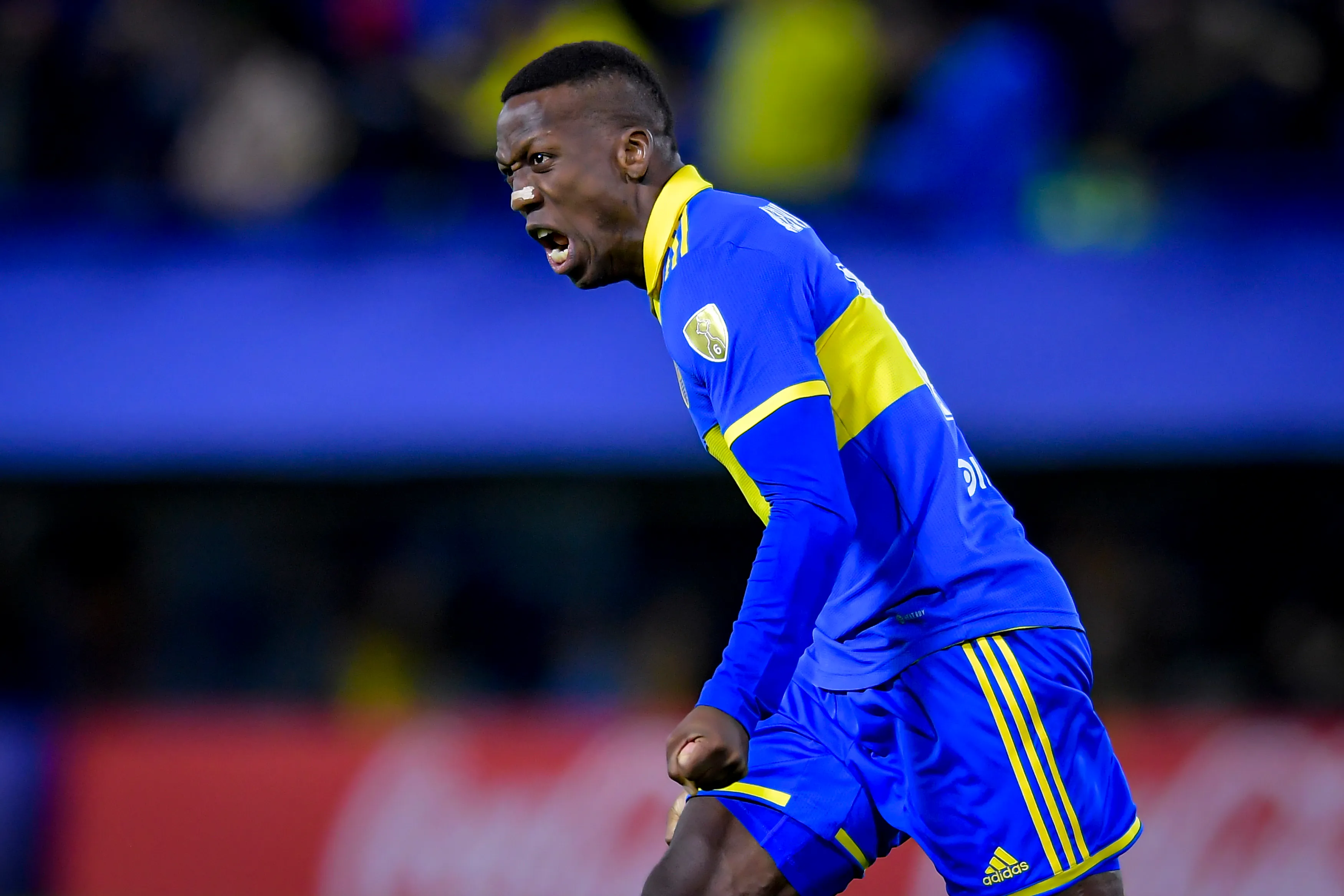 Luis Advíncula durante partida pelo Boca Juniors. Foto Marcelo Endelli/Getty Images.