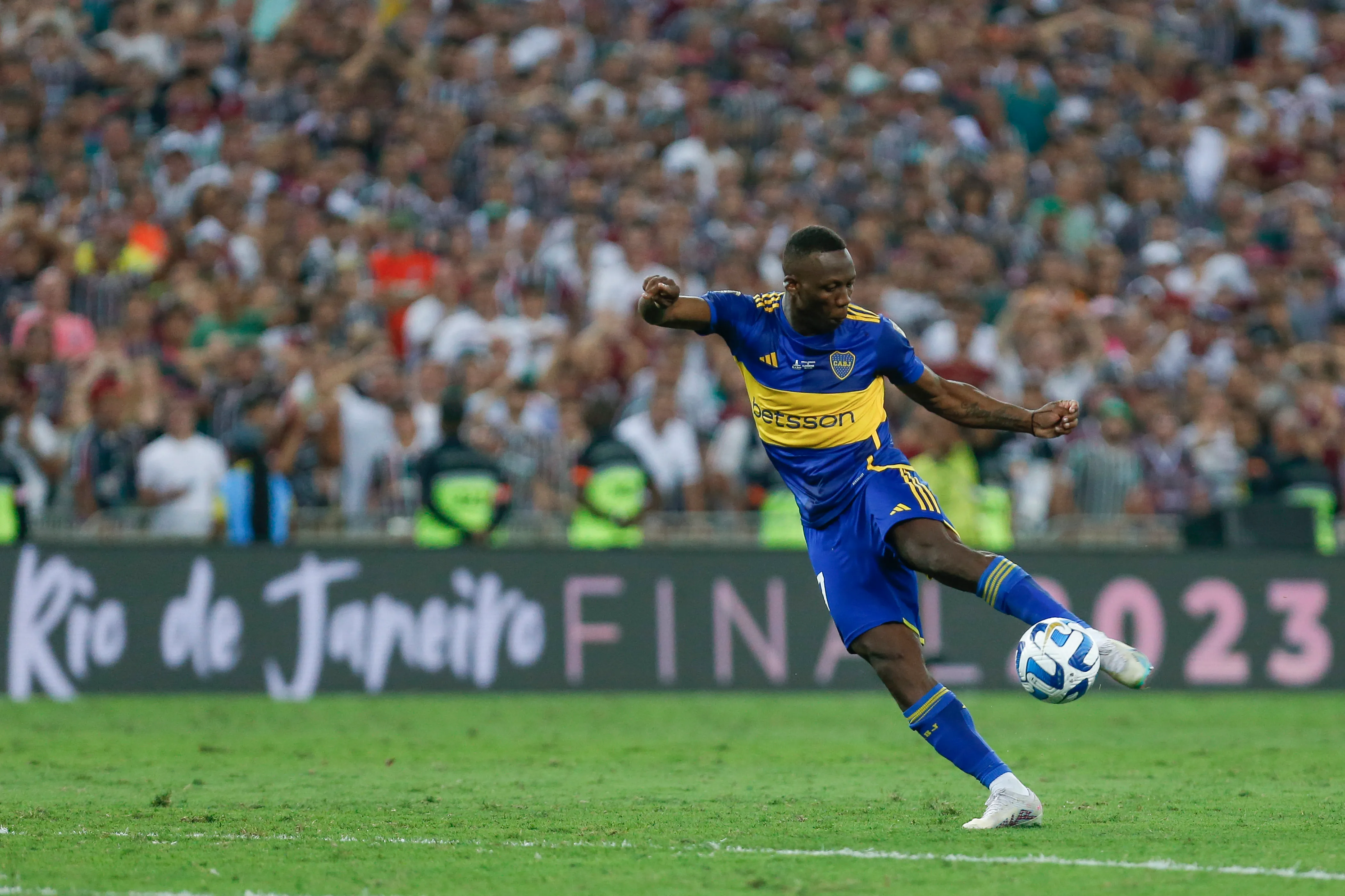 Luis Advincula em ação pelo Boca Juniors. Foto: Ricardo Moreira/Getty Images