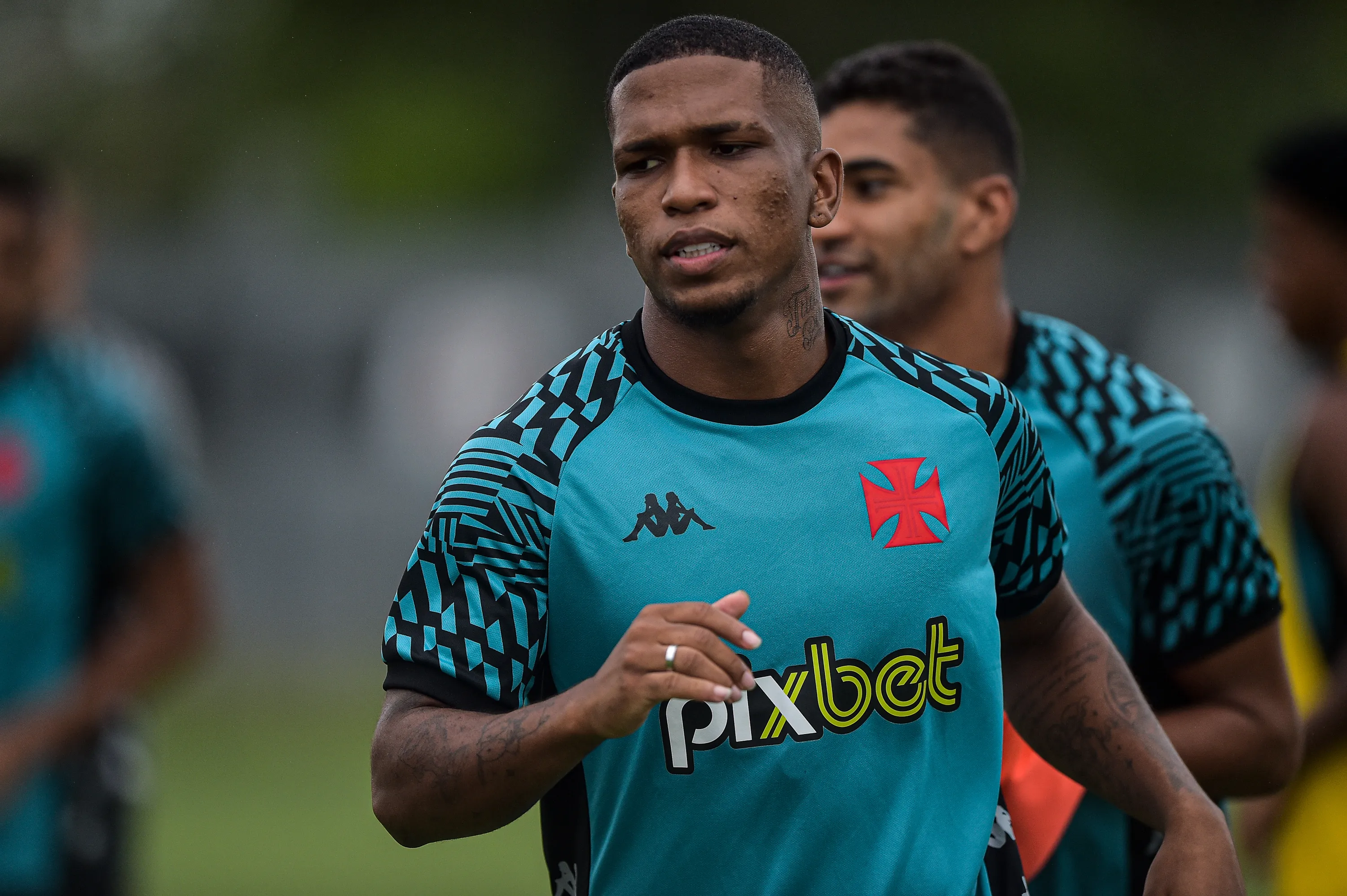 Juninho vai jogar pelo Goiás – Foto: Thiago Ribeiro/AGIF.