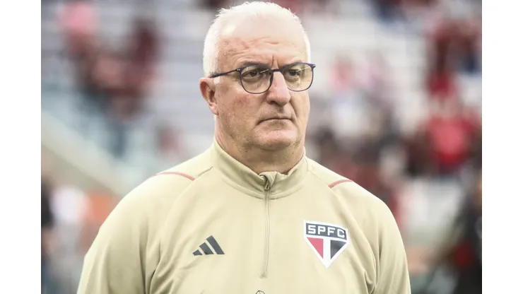 PR - CURITIBA - 29/10/2023 - BRASILEIRO A 2023, ATHLETICO-PR X SAO PAULO - Dorival Junior tecnico do Sao Paulo durante partida contra o Athletico-PR no estadio Arena da Baixada pelo campeonato Brasileiro A 2023. Foto: Gabriel Machado/AGIF