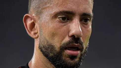 Everton Ribeiro ex-jogador do Flamengo durante partida contra o Fluminense no estádio Maracanã pelo campeonato Carioca 2022. Foto: Thiago Ribeiro/AGIF