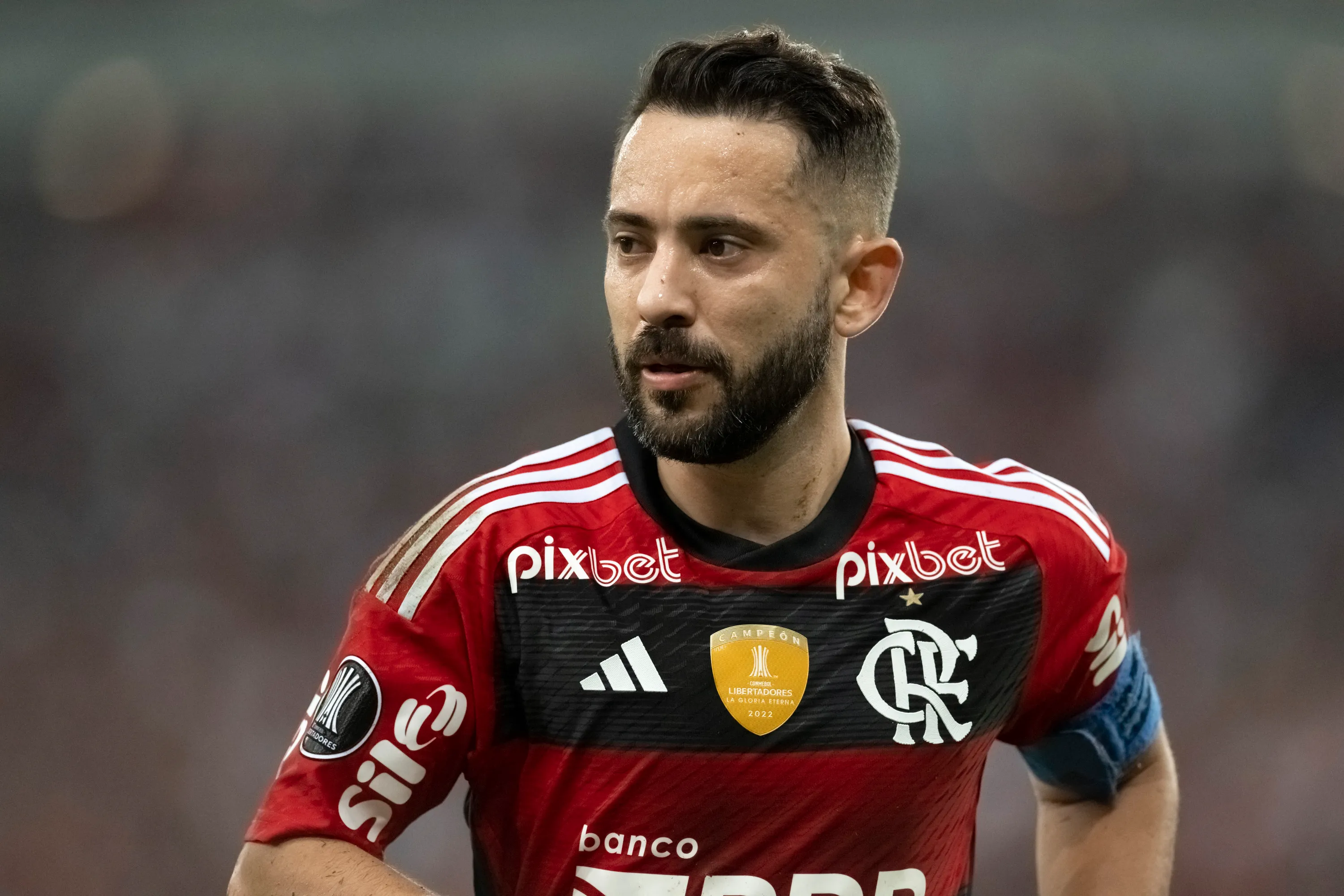 Everton Ribeiro ex-jogador do Flamengo durante partida contra o Racing no estadio Maracana pelo campeonato Libertadores 2023. Foto: Jorge Rodrigues/AGIF