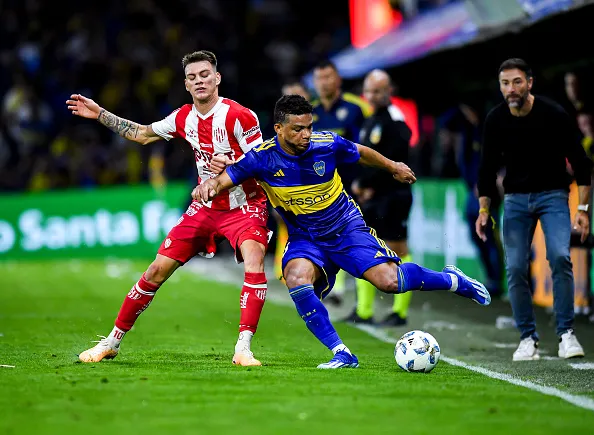 Foto: Marcelo Endelli/Getty Images – Vasco fez consulta por Kevin Zenón