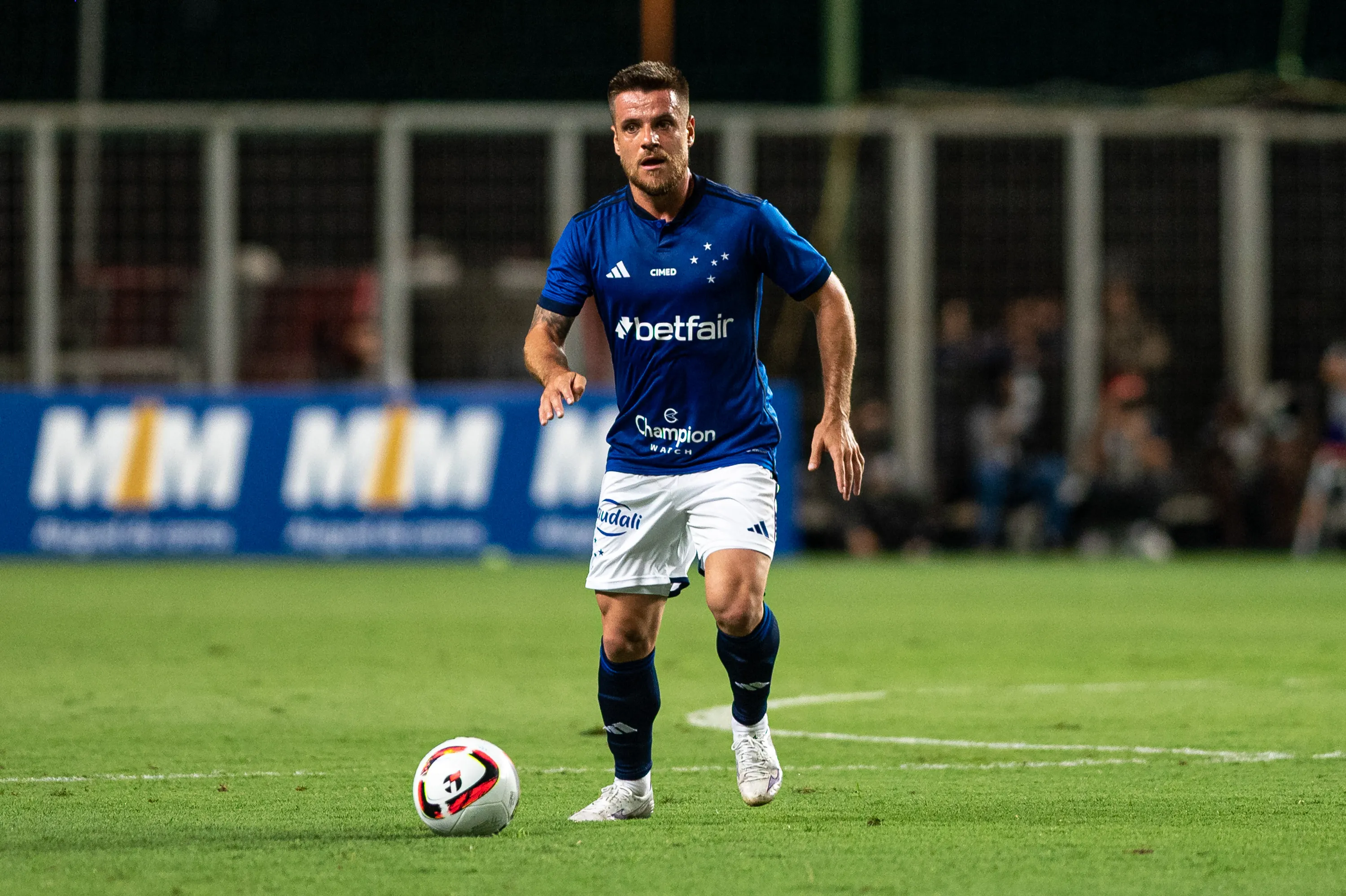 Foto: Alessandra Torres/AGIF – Ramiro durante uma partida do Cruzeiro.