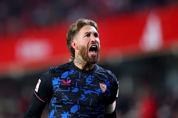 Foto: Fran Santiago/Getty Images - Sergio Ramos comemorando pelo Sevilla