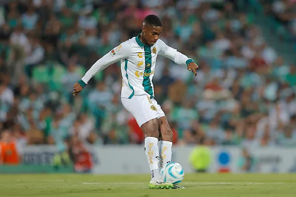 (Photo by Manuel Guadarrama/Getty Images) – Félix Torres