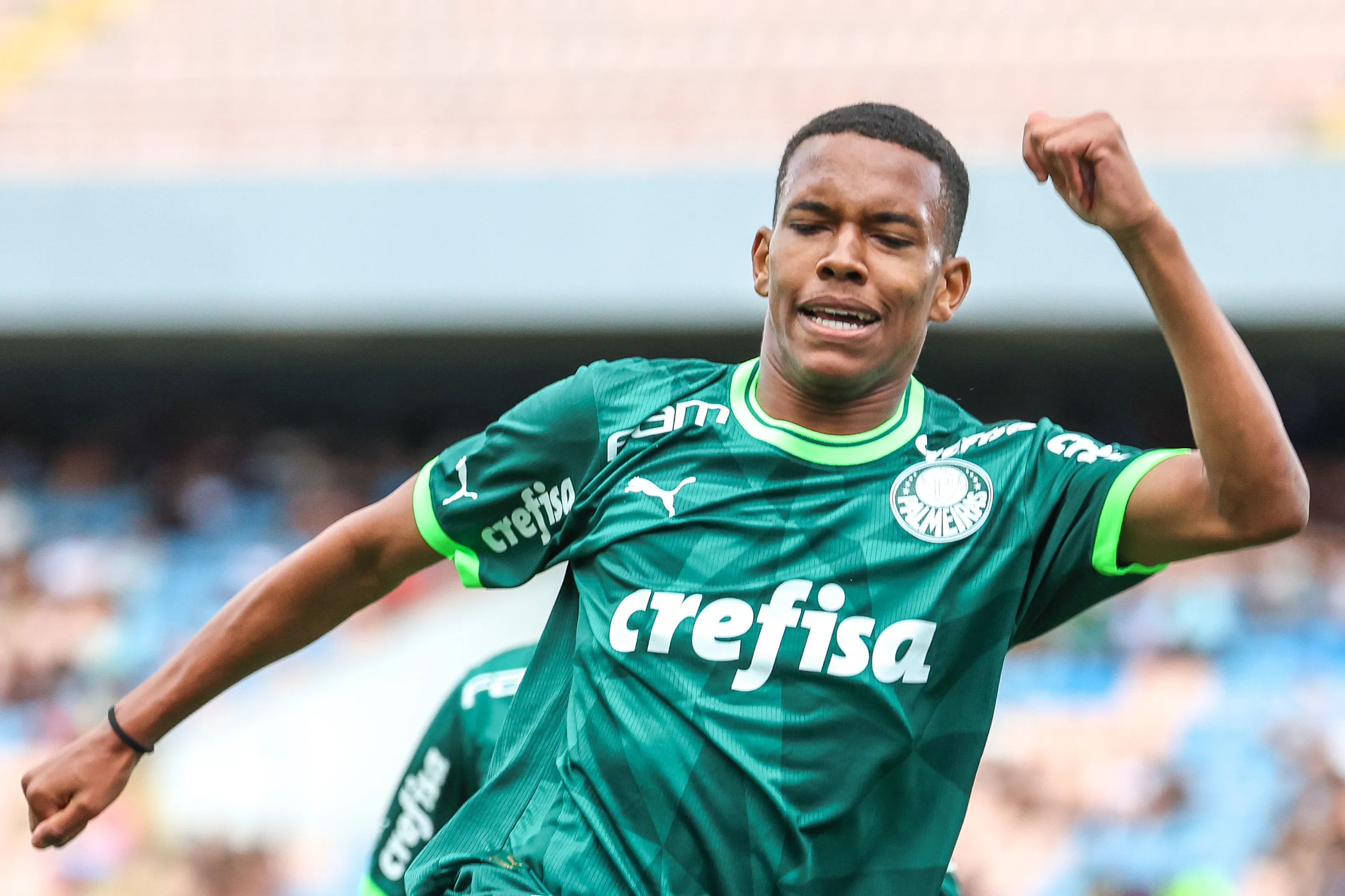 Estevao comemora seu gol durante partida contra o Queimadense. Foto: Marcello Zambrana/AGIF