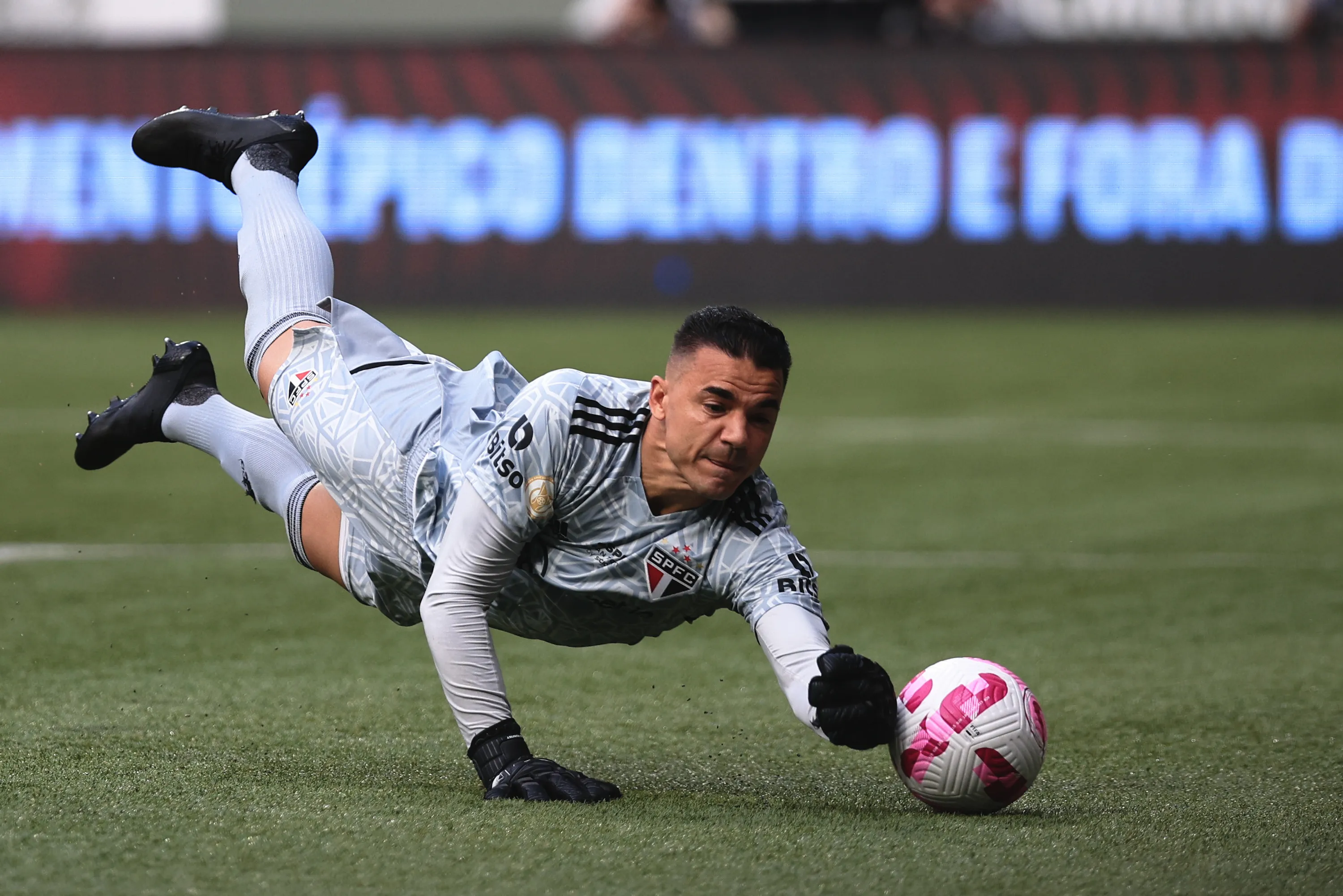 Felipe Alves em sua passagem pelo Sao Paulo. Foto: Ettore Chiereguini/AGIF