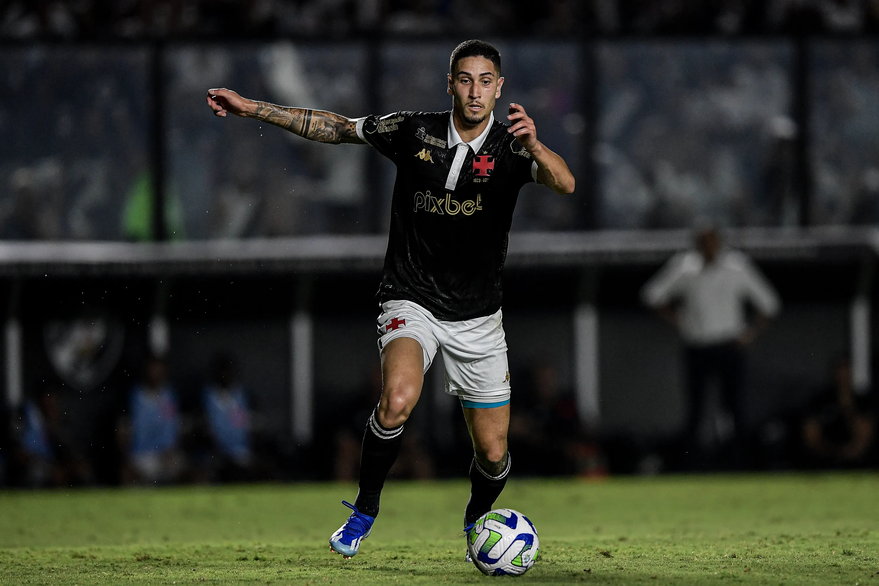 Praxedes vai seguir jogando pelo Vasco – Foto: Thiago Ribeiro/AGIF.