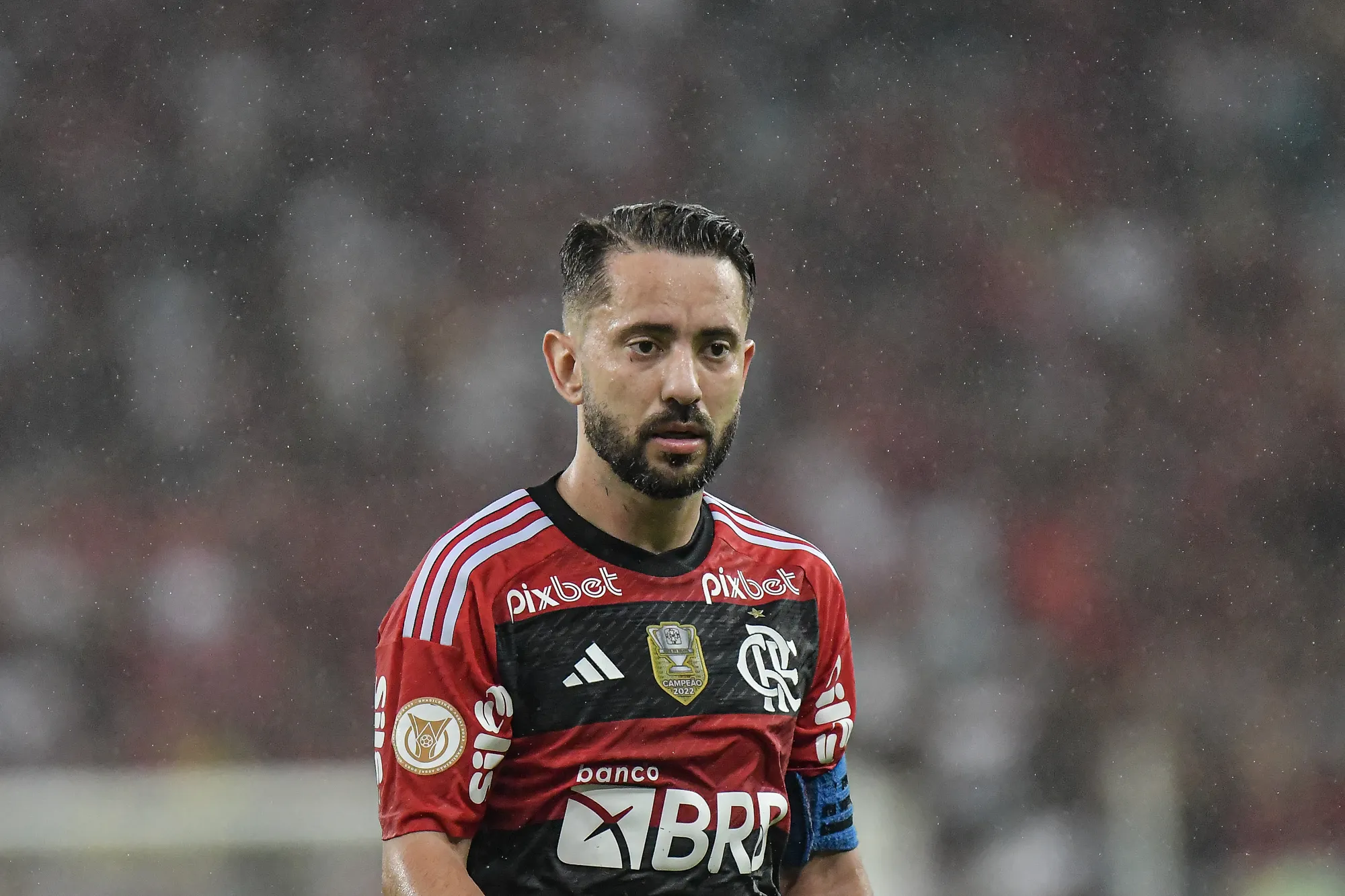 Everton Ribeiro conquistou 11 títulos em sua passagem pelo Rubro-Negro. Foto: Thiago Ribeiro/AGIF