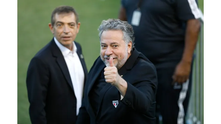 Casares recebe oferta para vender defensor. Foto: Ricardo Moreira/Getty Images