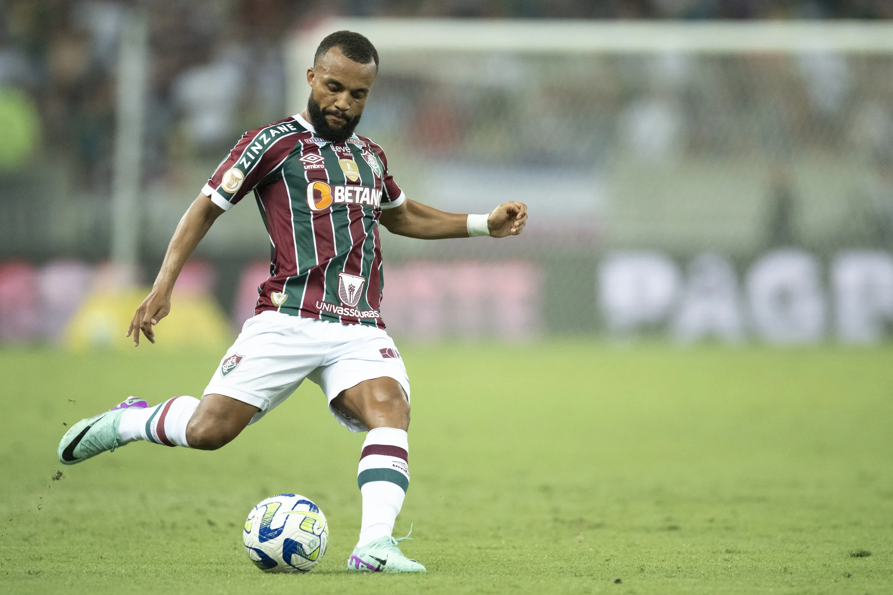 Foto: Jorge Rodrigues/AGIF – Samuel Xavier em ação pelo Fluminense no Campeonato Brasileiro.