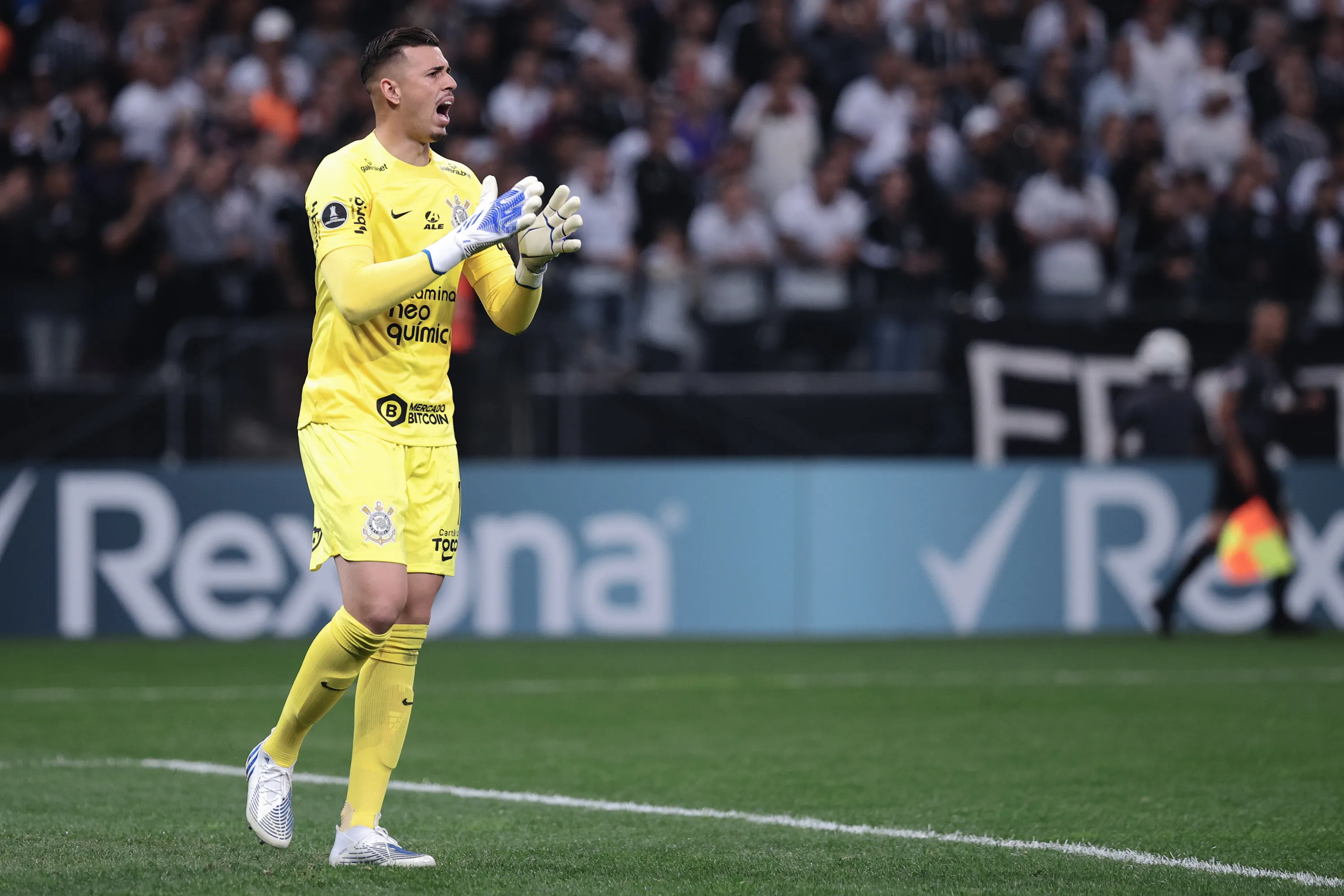 Foto: Ettore Chiereguini/AGIF – Ivan em ação com a camisa do Corinthians.