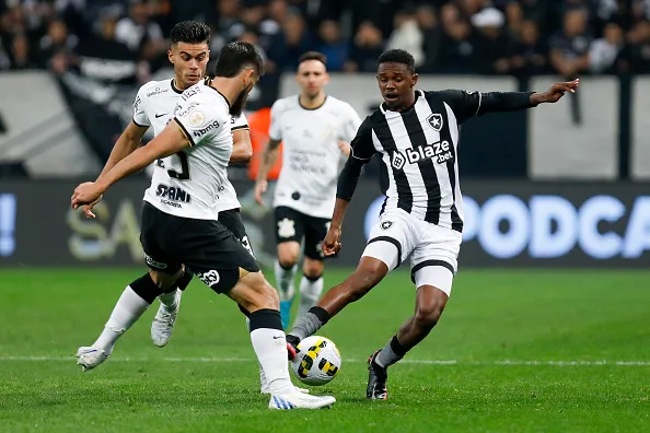 Foto: Ricardo Moreira/Getty Images – Jeffinho está perto de ser confirmado como reforço para 2024