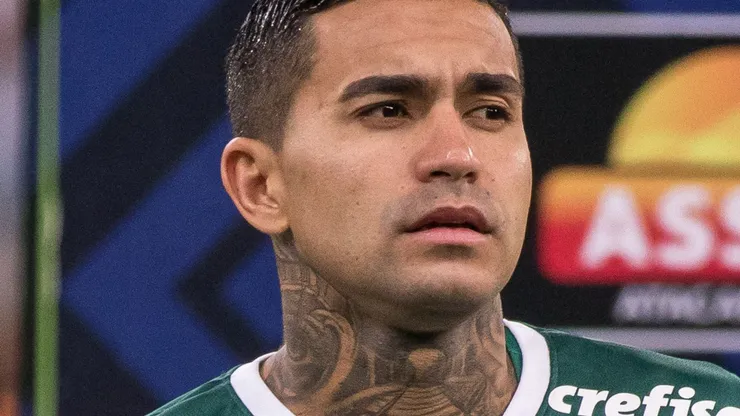 Dudu jogador do Palmeiras durante execução do hino nacional antes da partida contra o Athletico-PR no estádio Arena da Baixada pelo campeonato Brasileiro A 2022. Foto: Robson Mafra/AGIF