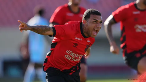 Foto: José Tramontin/athletico.com.br – Petterson seu primeiro gol pelo Athletico.