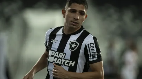 RJ – RIO DE JANEIRO – 30/01/2024 – CARIOCA 2024, BOTAFOGO X PORTUGUESA RIO – Savarino jogador do Botafogo durante partida contra o Portuguesa Rio no estadio Engenhao pelo campeonato Carioca 2024. Foto: Jorge Rodrigues/AGIF