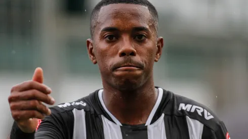 Robinho é visto em CT do Santos. Foto: Thomas Santos/AGIF