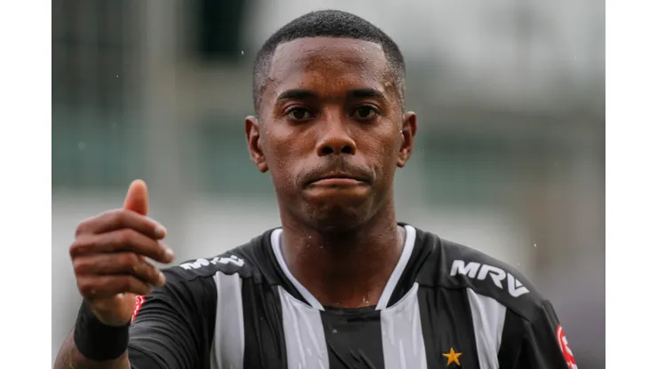 Robinho é visto em CT do Santos. Foto: Thomas Santos/AGIF