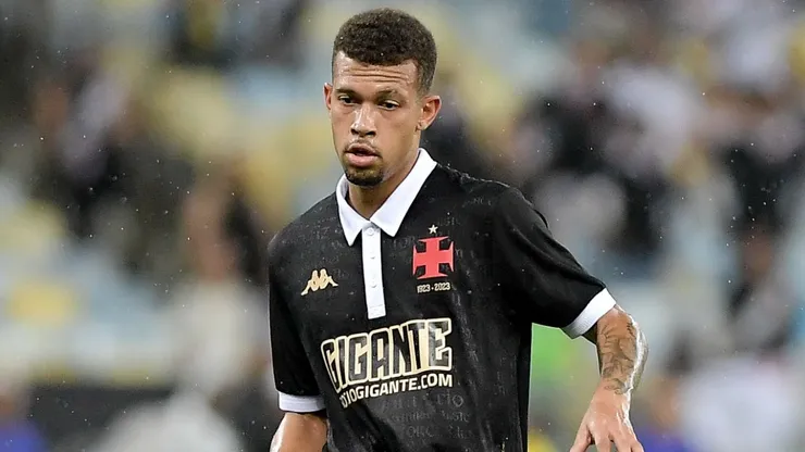 João Victor jogador do Vasco durante partida contra o Fluminense no estádio Maracanã pelo campeonato Carioca 2024. Foto: Thiago Ribeiro/AGIF