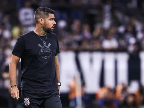 António Oliveira é "dispensado" por zagueiro sondado pelo Corinthians