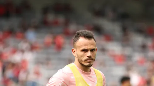 Rene durante aquecimento antes da partida contra o Athletico-PR no estadio Arena da Baixada pelo campeonato Brasileiro A 2021. Foto: Joao Vitor Rezende Borba/AGIF