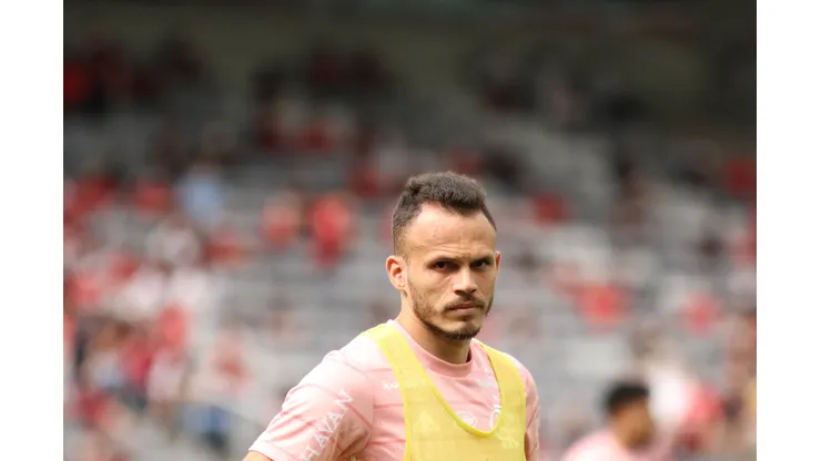Rene durante aquecimento antes da partida contra o Athletico-PR no estadio Arena da Baixada pelo campeonato Brasileiro A 2021. Foto: Joao Vitor Rezende Borba/AGIF