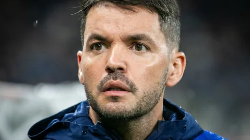 Nicolas Larcamon técnico do Cruzeiro durante partida contra o America-MG no estadio Mineirao pelo campeonato Mineiro 2024. Foto: Fernando Moreno/AGIF