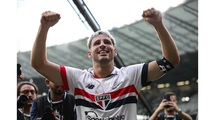 Calleri provoca o Palmeiras. Foto: Gilson Lobo/AGIF