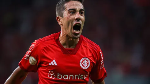 Carlos De Pena jogador do Internacional comemora seu gol durante partida contra o Goias no estadio Beira-Rio pelo campeonato BRASILEIRO A 2023. Foto: Maxi Franzoi/AGIF