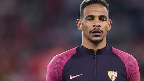 Fernando Reges durante partida pelo Sevilla. (Photo by Fran Santiago/Getty Images)