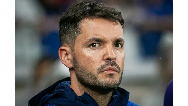 Com 5 novos reforços, Larcamón monta escalação do Cruzeiro contra o Sousa-PB. Fernando Moreno/AGIF