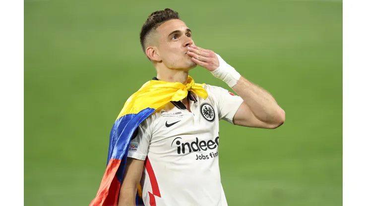 Borré durante partida pelo Europa League. (Foto Alex Grimm/Getty Images)